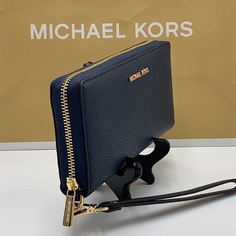 MICHAEL KORS Large Travel Continental Leather WALLET WRISTLET
NAVY COLOR - Picture 5 of 13